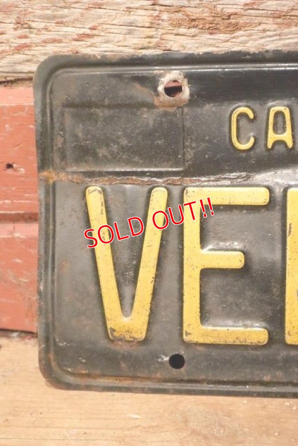 画像2: dp-230724-23 License Plate 1960's CALIFORNIA "VEE 683"