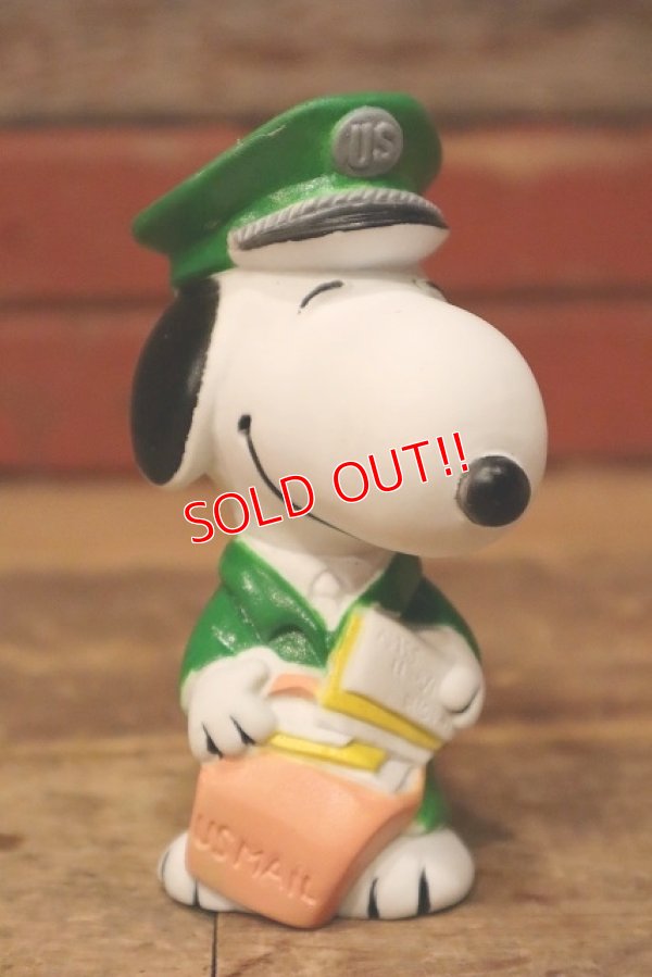 画像1: ct-230801-20 Snoopy / Danara 1970's-1980's Squeaky Toy "Postman"