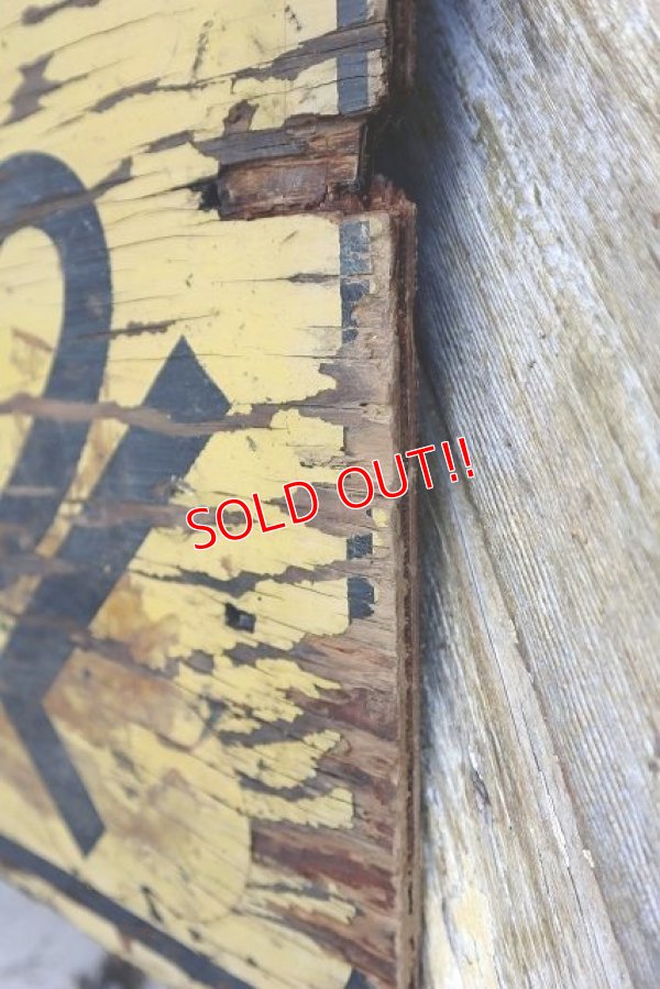 画像5: dp-230301-129 Wooden Road Sign "SCHOOL"