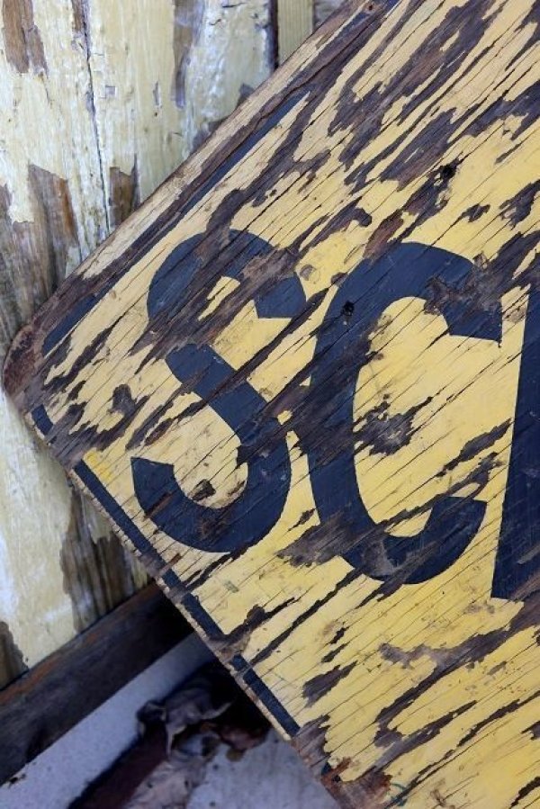 画像2: dp-230301-129 Wooden Road Sign "SCHOOL"