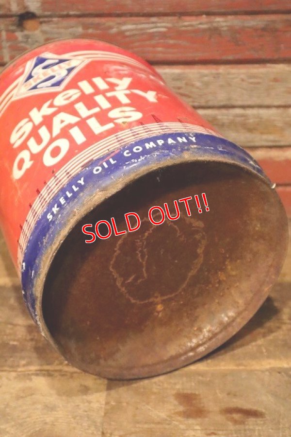 画像9: dp-230901-57 Skelly Quality Oil / 1970's 5 U.S.Gallons Oil Can