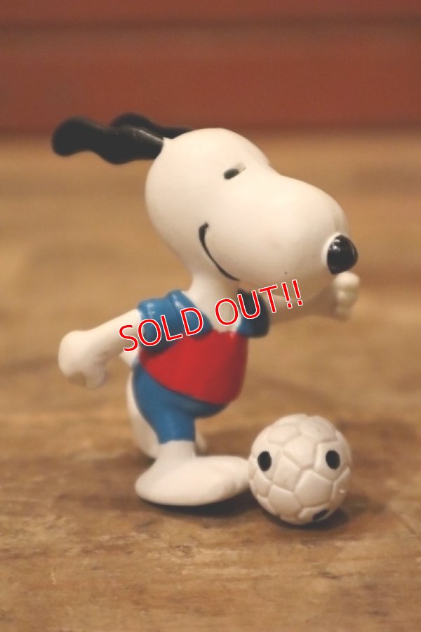 画像1: ct-231101-45 Snoopy / Schleich PVC Figure "Soccer"