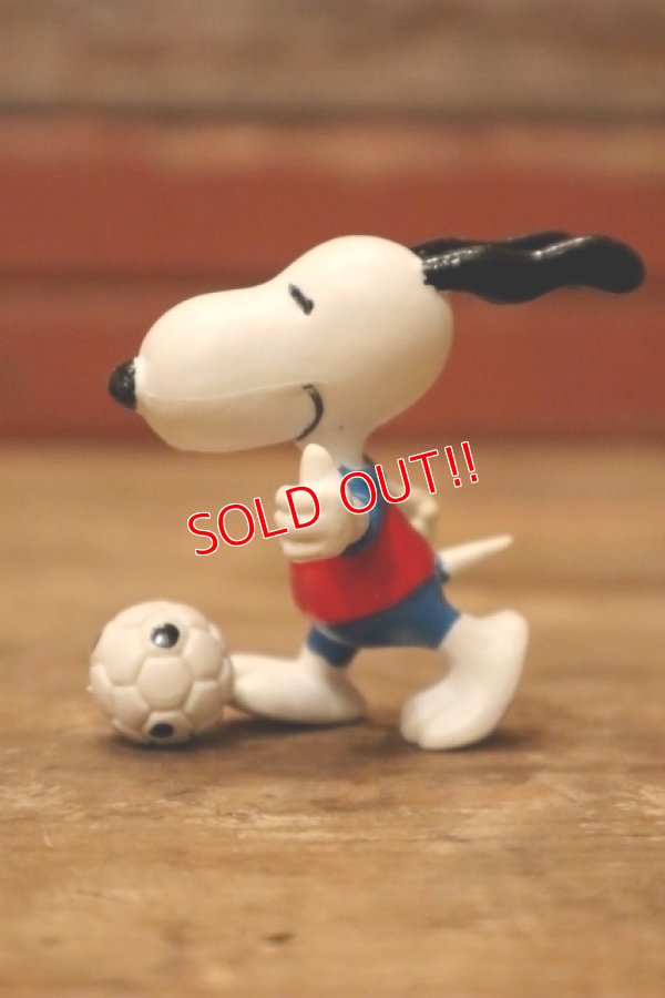 画像3: ct-231101-45 Snoopy / Schleich PVC Figure "Soccer"
