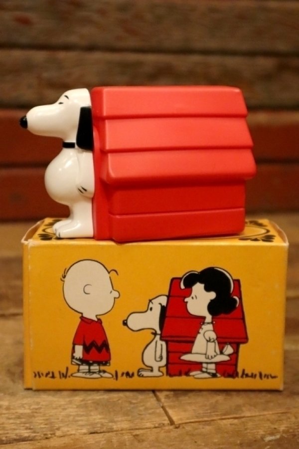 画像1: ct-210701-19 Snoopy and Doghouse / AVON 1970's Non-Tear Shampoo Bottle (Box)