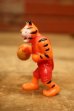 画像2: ct-240214-22 Kellogg's Tony the Tiger / 1990's PVC Figure "Basketball" (2)