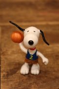 ct-240214-195 Snoopy / Schleich PVC Figure "Basketball"