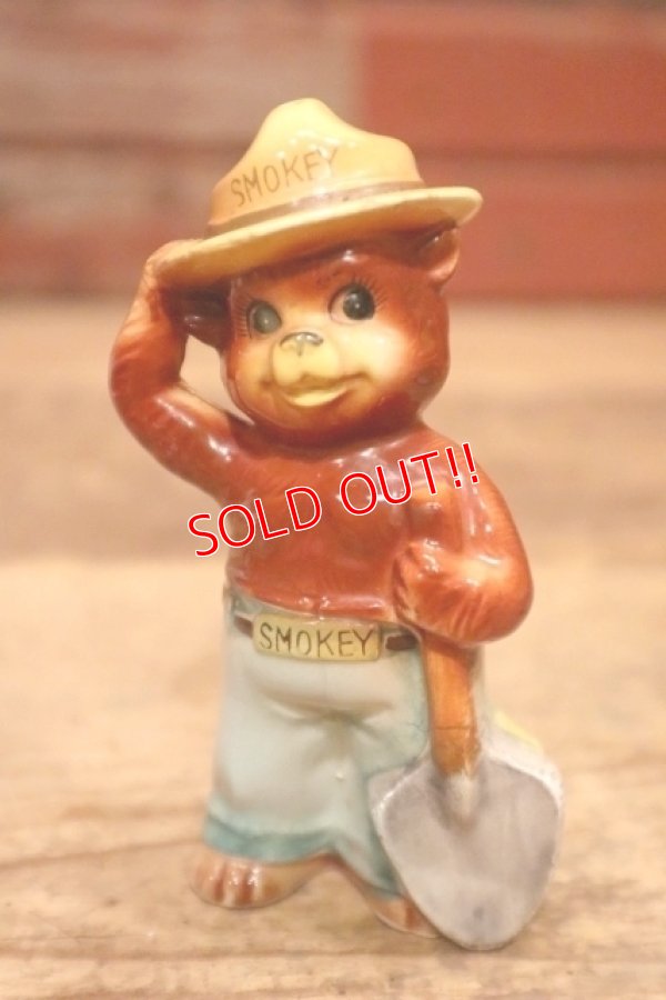 画像2: ct-240301-34 Smokey Bear / 1960's Salt and Pepper Shaker