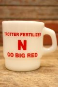 kt-220301-14 TROTTER FERTILIZE N GO BIG RED / Anchor Hocking 1980's Mug
