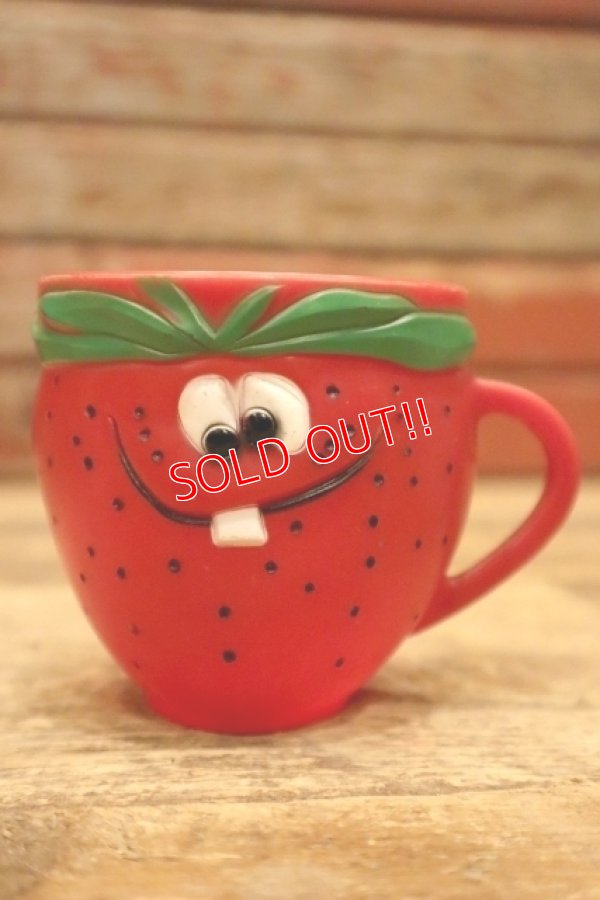 画像1: ct-230503-14 Pillsbury / 1970's Funny Face Plastic Mug "Freckle Face Strawberry