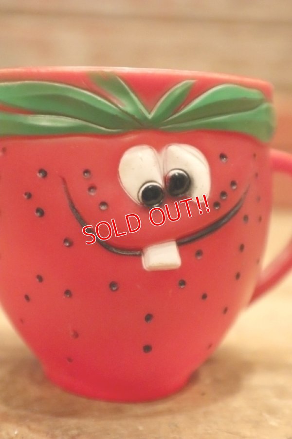 画像2: ct-230503-14 Pillsbury / 1970's Funny Face Plastic Mug "Freckle Face Strawberry