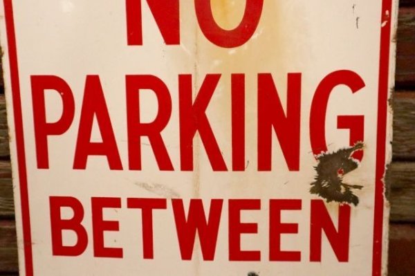 画像3: dp-240508-103 NO PARKING BETWEEN SIGNS / Enamel Road Sign
