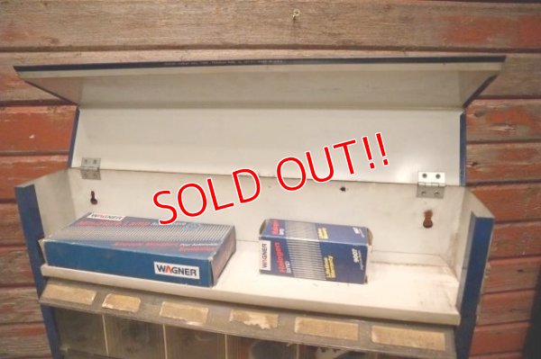 画像10: dp-240101-21 【SALE】EVEREADY Auto Lamp Bulbs Metal Cabinet