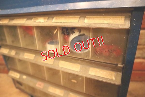 画像4: dp-240101-21 【SALE】EVEREADY Auto Lamp Bulbs Metal Cabinet