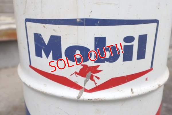 画像2: dp-240508-33 Mobil / 1960's 120 POUNDS 16 GALLONS Oil Can