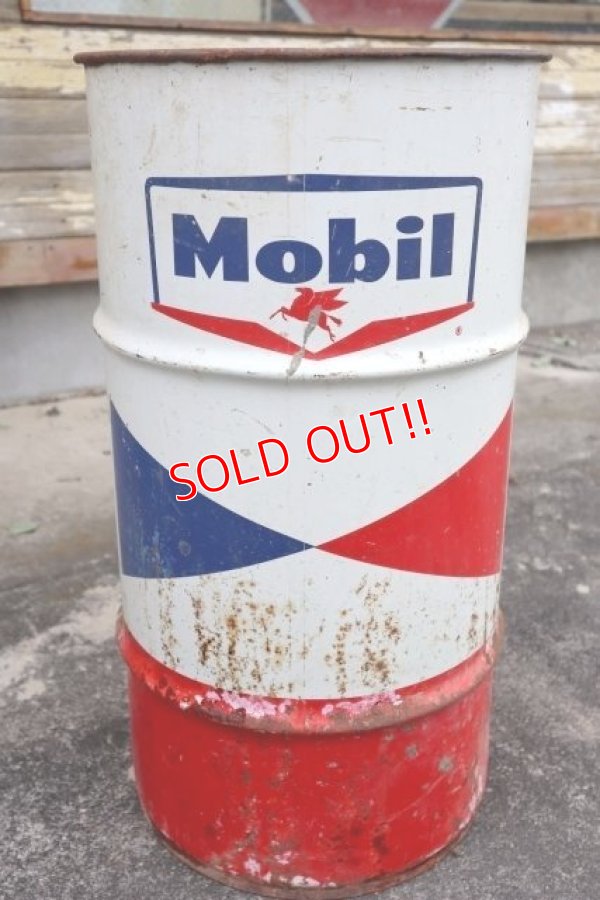 画像1: dp-240508-33 Mobil / 1960's 120 POUNDS 16 GALLONS Oil Can