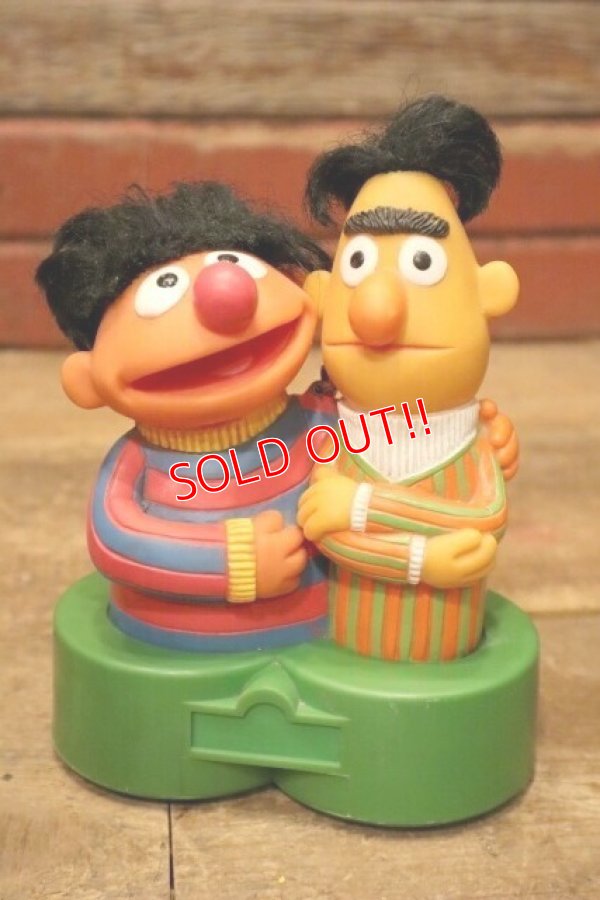 画像1: ct-240214-09 SESAME STREET / Ernie & Bert 1976 AM Radio