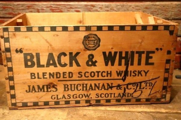 画像4: dp-240604-04 BLACK & WHITE SCOTCH WHISKY / Vintage Wood Box