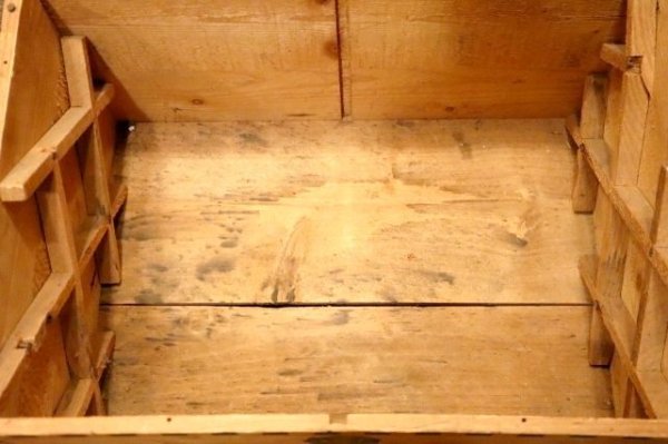 画像8: dp-240604-04 BLACK & WHITE SCOTCH WHISKY / Vintage Wood Box