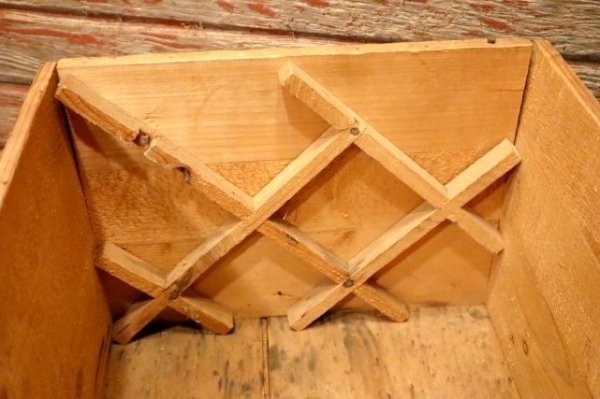 画像9: dp-240604-04 BLACK & WHITE SCOTCH WHISKY / Vintage Wood Box