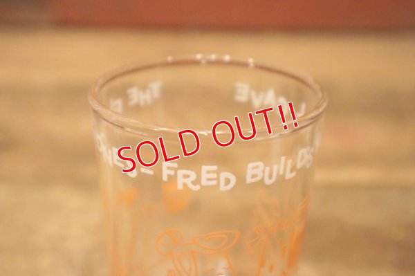 画像8: gs-240605-09 The Flintstones / Welch's 1960's Glass "FRED BUILDS A DOLL CAVE"