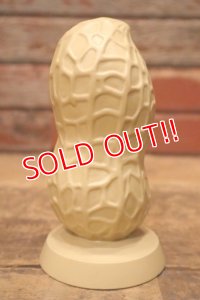 dp-240604-03 1970's Peanut Plastic Coin Bank