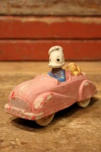 ct-240814-06 Donald Duck & Pluto / SUN RUBBER 1940's Toy Car