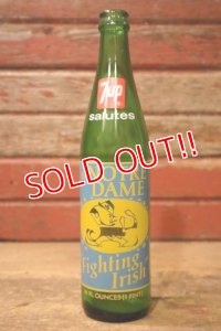 dk-052 7 Up / the NOTRE DAME Fighting Irish 1970's Bottle