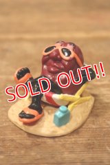 ct-241008-83 The California Raisins / 1988 PVC Figure "Boy In Beach Chair"