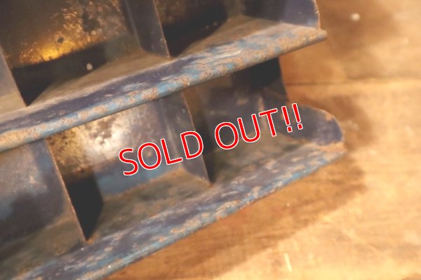 画像7: dp-241225-11 Stant 1950's RADIATOR CAPS GASOLINE CAPS Metal Rack