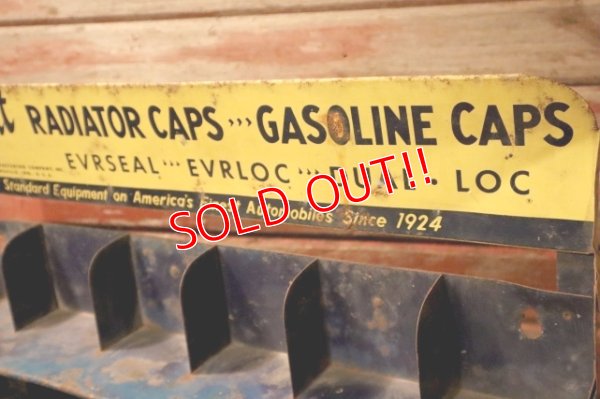 画像3: dp-241225-11 Stant 1950's RADIATOR CAPS GASOLINE CAPS Metal Rack