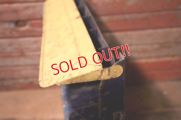 画像10: dp-241225-11 Stant 1950's RADIATOR CAPS GASOLINE CAPS Metal Rack