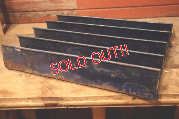 画像14: dp-241225-11 Stant 1950's RADIATOR CAPS GASOLINE CAPS Metal Rack