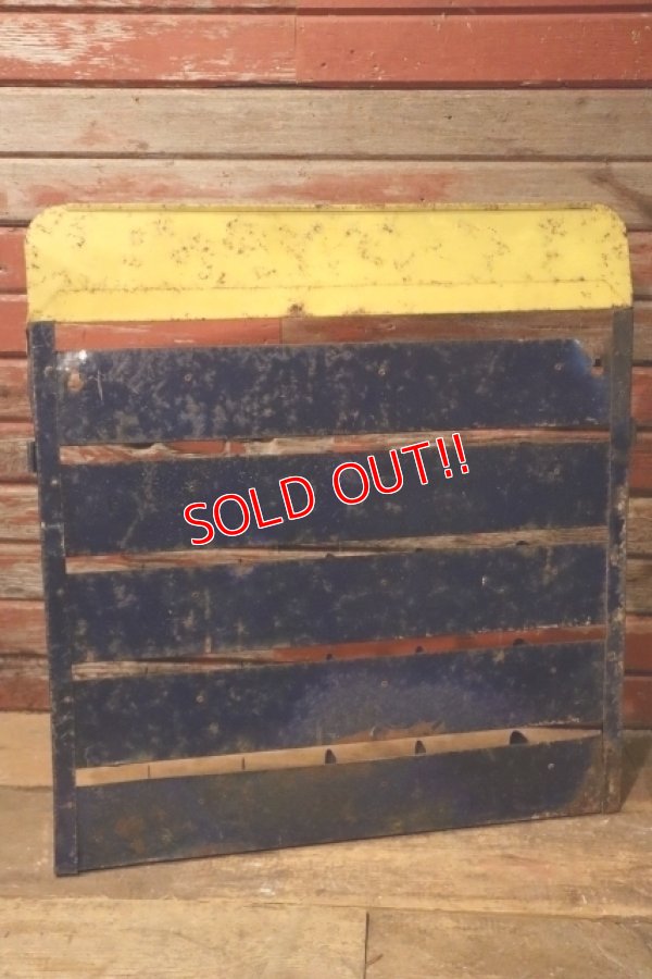 画像11: dp-241225-11 Stant 1950's RADIATOR CAPS GASOLINE CAPS Metal Rack