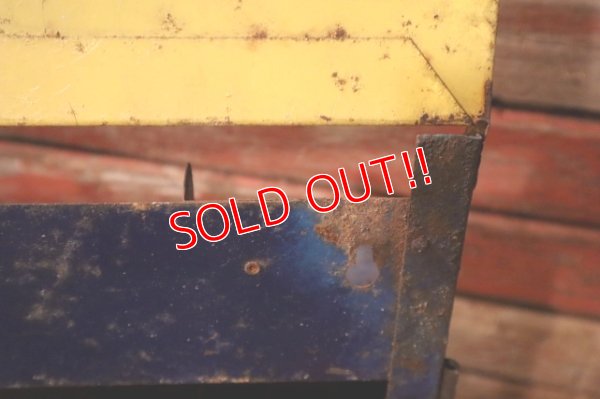 画像12: dp-241225-11 Stant 1950's RADIATOR CAPS GASOLINE CAPS Metal Rack