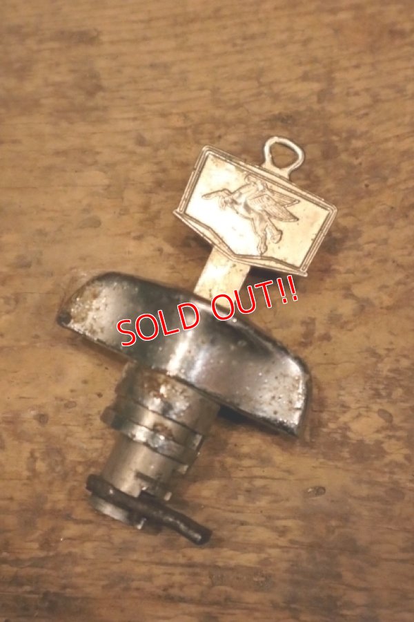 画像1: dp-221201-53 Mobil / 1940's-1950's Lock & Key
