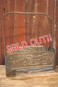 dp-250205-110 PEPSI:COLA 1940's Metal Bottle Carrier