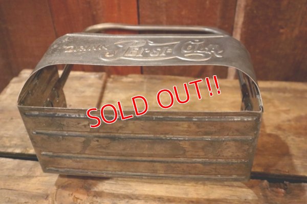 画像7: dp-250205-110 PEPSI:COLA 1940's Metal Bottle Carrier