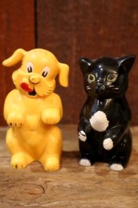 ct-250319-04 Ken-L-Ration / "Fido & Fifi" 1950's Plastic Salt & Pepper Shaker