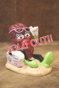 ct-250404-14 The California Raisins / 1988 PVC Figure "Girl with Sunglasses"