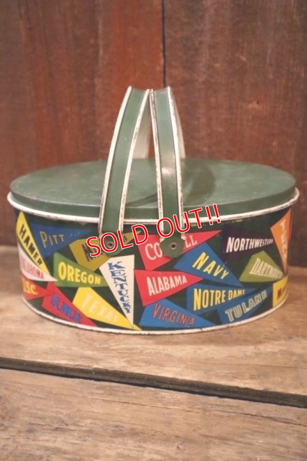 画像1: dp-250404-01 THE OHIO ART CO. 1950's-1960's COLLEGE PENNANTS TIN BOX