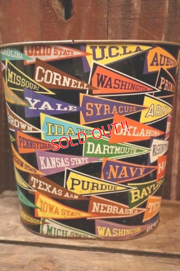 画像2: dp-250404-02 Decoware 1950's-1960's COLLEGE PENNANTS TIN BOX