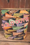 dp-250404-02 Decoware 1950's-1960's COLLEGE PENNANTS TIN BOX