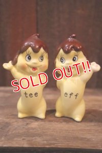 ct-250405-07 Tasty Freeze 1960's tee & eff  Salt & Pepper Shaker