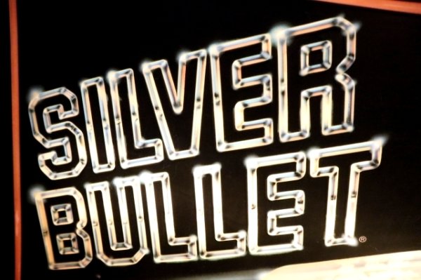 画像3: dp-250205-35 Coors LIGHT "SILVER BULLET" 1980's Lighted Sign
