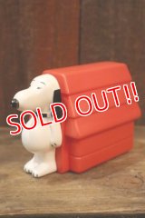 ct-110309-11 Snoopy and Doghouse / AVON 1970's Non-Tear Shampoo Bottle