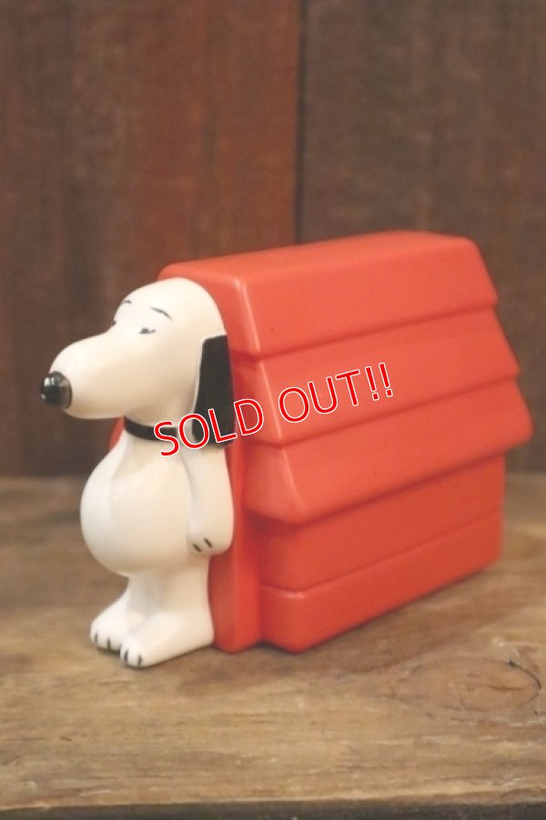 画像1: ct-110309-11 Snoopy and Doghouse / AVON 1970's Non-Tear Shampoo Bottle