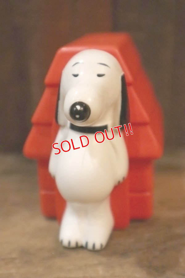 画像2: ct-110309-11 Snoopy and Doghouse / AVON 1970's Non-Tear Shampoo Bottle