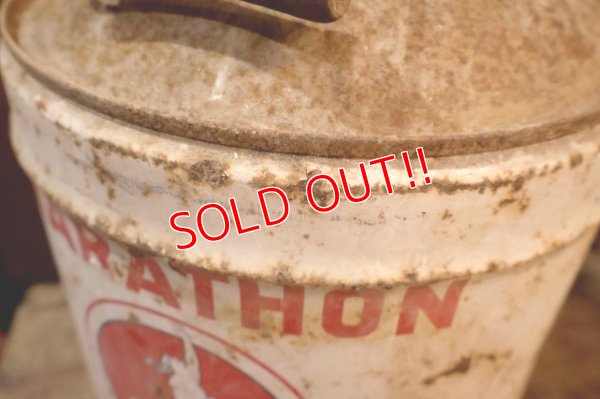 画像5: dp-250618-69 MARATHON V.E.P. 1960's 5 U.S. GALLONS MOTOR OIL CAN