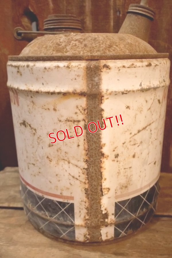 画像7: dp-250618-69 MARATHON V.E.P. 1960's 5 U.S. GALLONS MOTOR OIL CAN