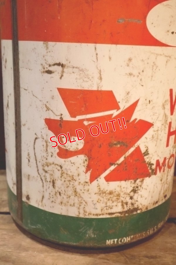 画像4: dp-250618-72 WOLF'S HEAD 1970's 5 U.S. GALLONS MOTOR OIL CAN
